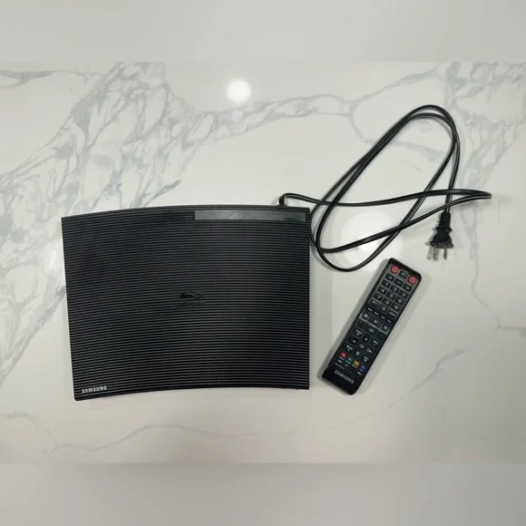Samsung Blue Ray Player w/ Remote - Picture 5 of 5
